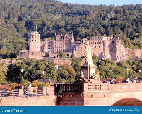 Schloss Heidelberg: Một Kiệt Tác Kiến Trúc Phục Hưng Nằm Lơ Lửng Trên Đỉnh Núi!